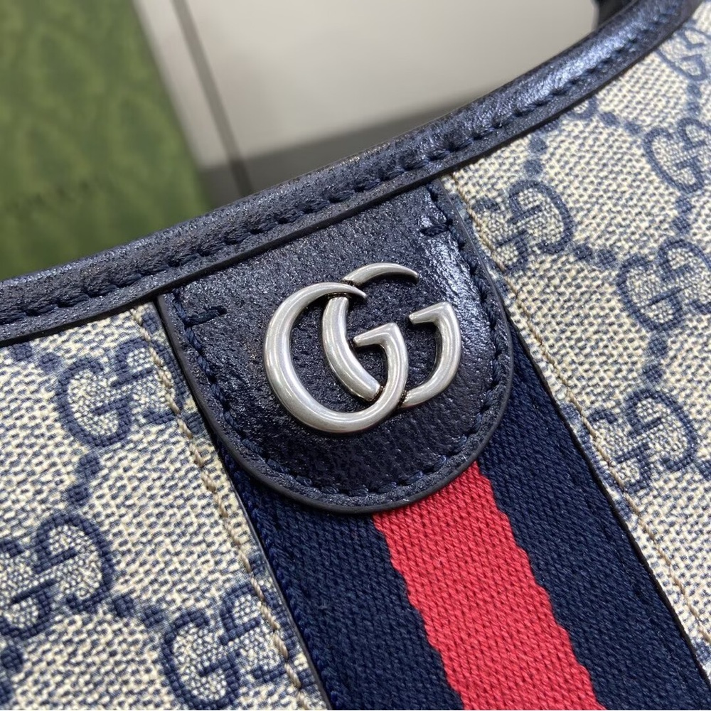 Gucci Boige Monogram Shoulder Bag - Picture 4 of 8